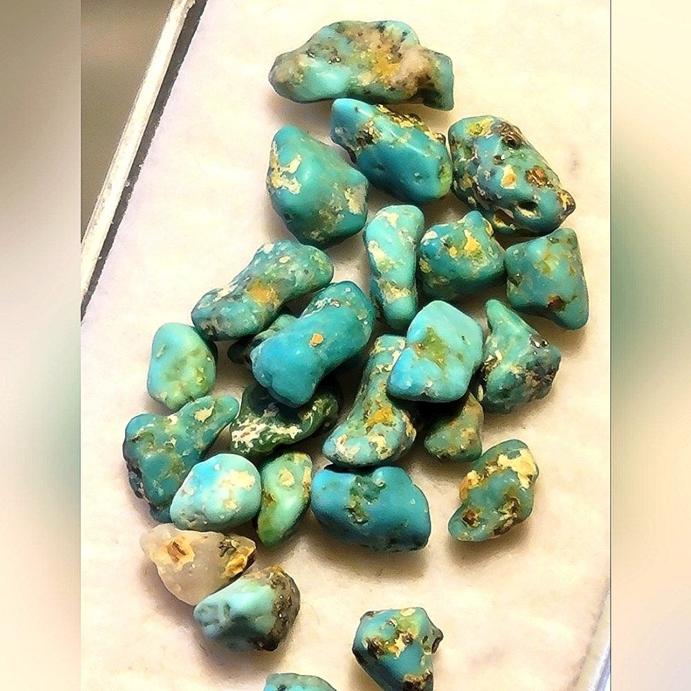 40pcs. 100% NATURAL TURQUOISE NUGGETS 2-7mm Stones (Arizona)
